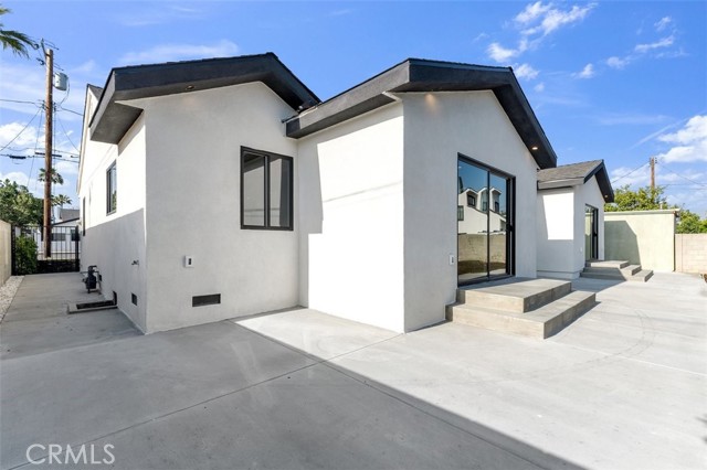 11240 Lull Street, Sun Valley CA: https://media.crmls.org/medias/ac268b2b-7623-4f19-94fe-b8404da0cf61.jpg