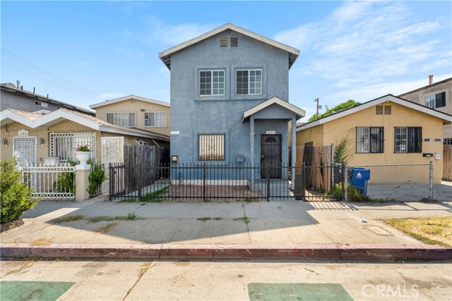 Detail Gallery Image 1 of 34 For 10406 Avalon Bld, Los Angeles,  CA 90003 - 6 Beds | 2 Baths