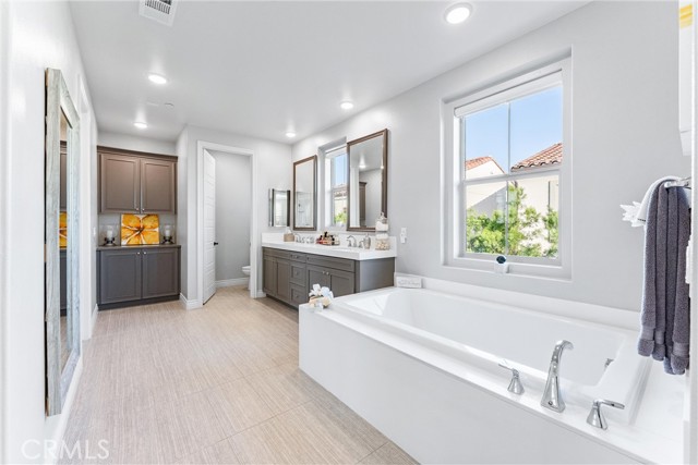 Detail Gallery Image 34 of 57 For 202 Geyser, Irvine,  CA 92618 - 4 Beds | 4/1 Baths