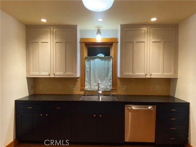 Detail Gallery Image 8 of 29 For 53300 Meadow Dr, Idyllwild,  CA 92549 - 3 Beds | 2/1 Baths