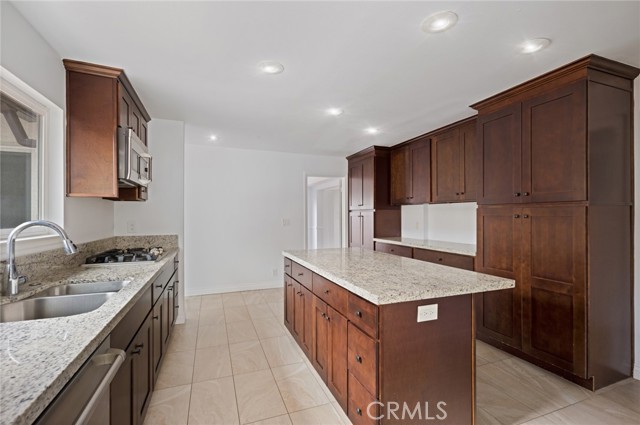 1300 Antigua Way, Newport Beach CA: https://media.crmls.org/medias/ac28b75b-8a2d-45f4-9c32-3add08a7a1ee.jpg