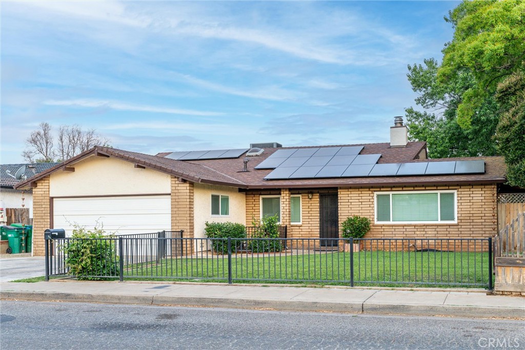 2427 Ceanothus Avenue