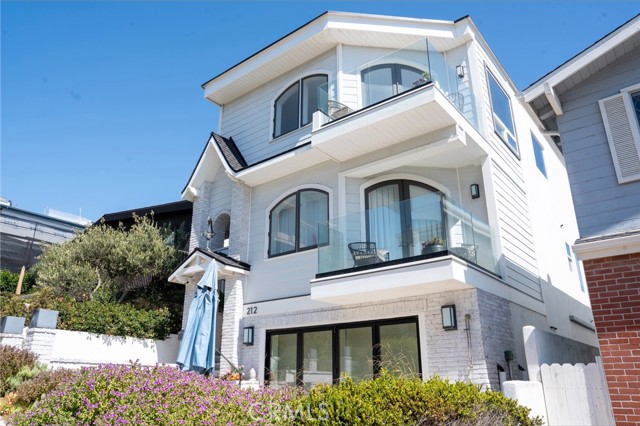 212 18th Street, Manhattan Beach, California 90266, 5 Bedrooms Bedrooms, 0 ,2 BathroomsBathrooms,Residential,Sold,18th,0,SB26116787