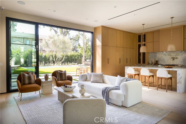 Detail Gallery Image 20 of 36 For 23340 Collins, Woodland Hills,  CA 91367 - 4 Beds | 4/1 Baths