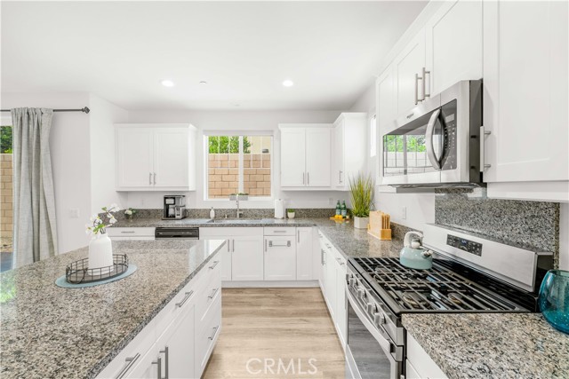 Detail Gallery Image 9 of 28 For 6952 Silverado St, Chino,  CA 91710 - 4 Beds | 3 Baths