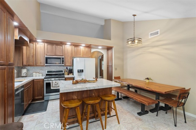 25047 Parkcrest Drive, Murrieta CA: https://media.crmls.org/medias/ac2ba0fa-c0e4-4ac0-b557-7e36af00f66e.jpg