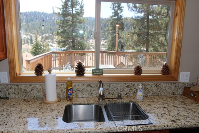 Detail Gallery Image 7 of 30 For 39039 Bayview Ln, Big Bear Lake,  CA 92315 - 3 Beds | 2 Baths