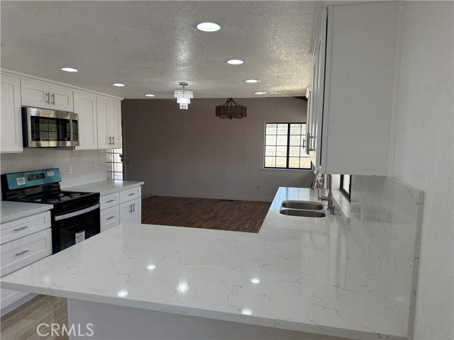 Detail Gallery Image 9 of 36 For 16485 Wintun Rd, Apple Valley,  CA 92307 - 5 Beds | 2/1 Baths