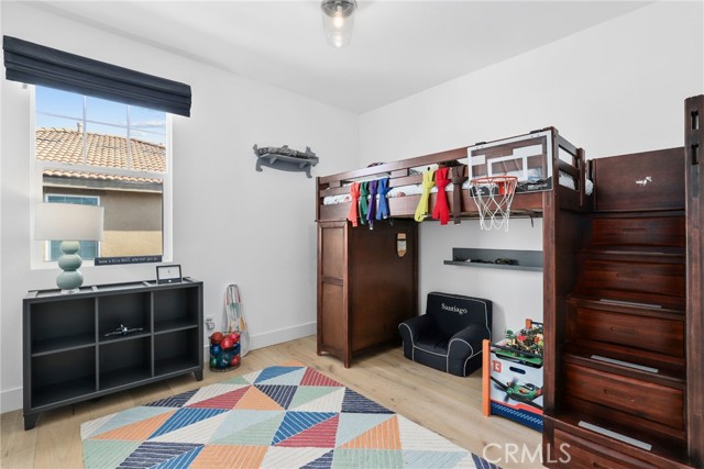 24229 La Montura Drive, Valencia CA: https://media.crmls.org/medias/ac2decd8-a661-4f7a-b729-1385efda16e8.jpg