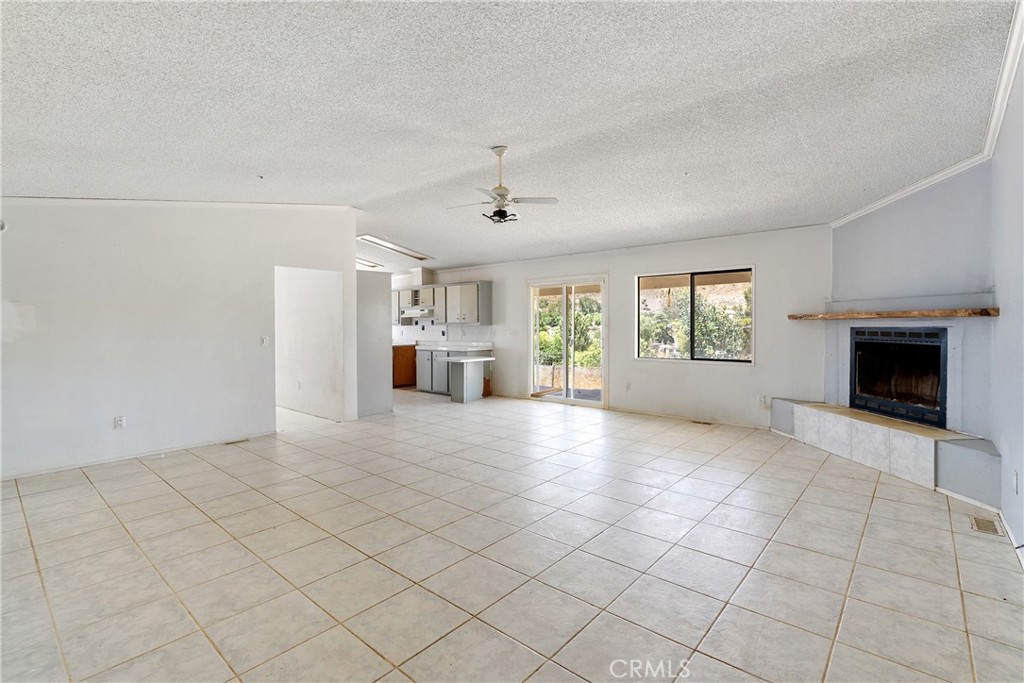 https://media.crmls.org/medias/ac2deff0-1821-4fc8-8e06-ed2c623f23e2.jpg?preset=X-Large
