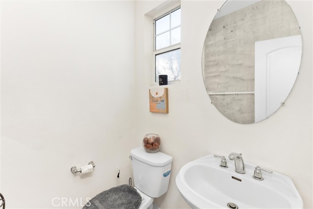 Detail Gallery Image 10 of 23 For 2618 W via San Carlos, San Bernardino,  CA 92410 - 4 Beds | 2/1 Baths