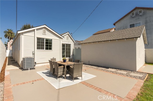 433 N Osage Avenue, Inglewood CA: https://media.crmls.org/medias/ac2f3276-e42a-4533-87fa-d14a6bdf9d7a.jpg