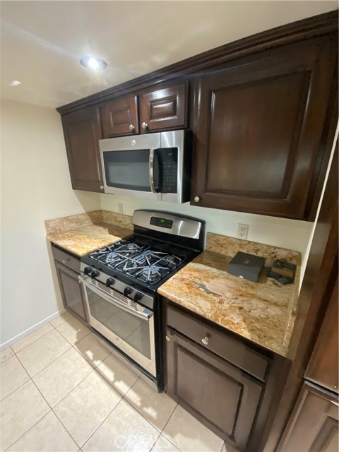 Detail Gallery Image 11 of 61 For 15819 Prairie, Lawndale,  CA 90260 - 2 Beds | 2 Baths