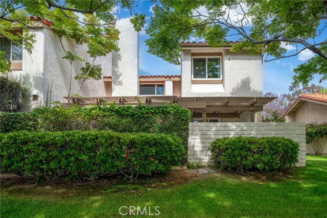 10 Lassen, Irvine CA: https://media.crmls.org/medias/ac2ff5bd-69b3-43d9-9706-c9444f63f551.jpg