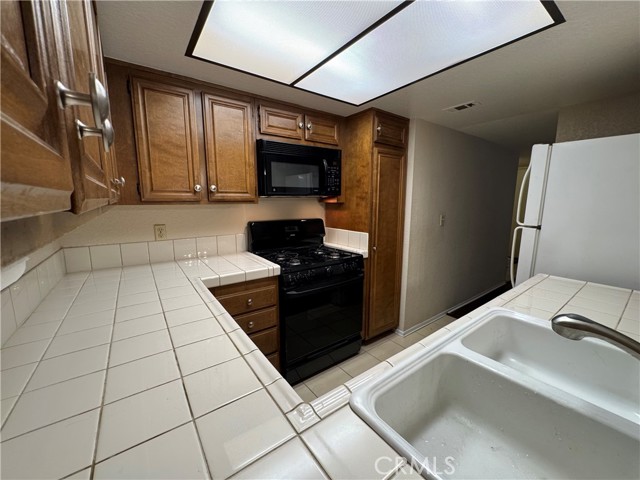 600 Central Avenue, Riverside CA: https://media.crmls.org/medias/ac2ffc3d-fcbe-4744-a26e-cb8e0c37d5c4.jpg