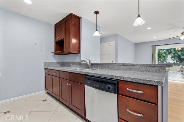 Detail Gallery Image 13 of 28 For 2501 W Sunflower Ave #E16,  Santa Ana,  CA 92704 - 3 Beds | 2 Baths