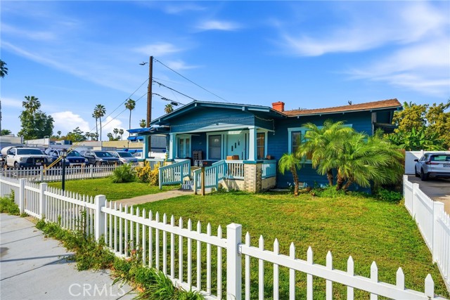 Detail Gallery Image 2 of 33 For 117 E Sycamore, Anaheim,  CA 92805 - 6 Beds | 2 Baths