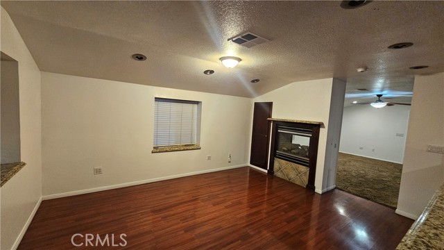 Detail Gallery Image 10 of 18 For 141 Pleasant View Ave, Colton,  CA 92324 - 2 Beds | 2 Baths