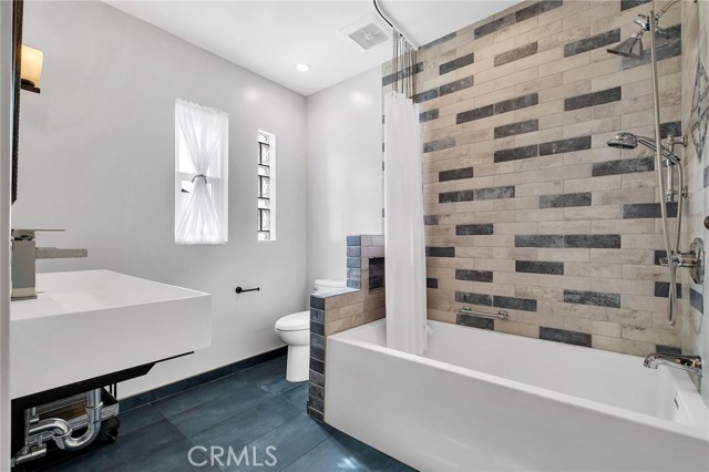 Detail Gallery Image 22 of 29 For 559 W 39th, San Pedro,  CA 90731 - 3 Beds | 2 Baths