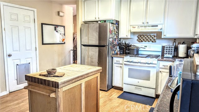 Stainless steel appliances and bitcher block island