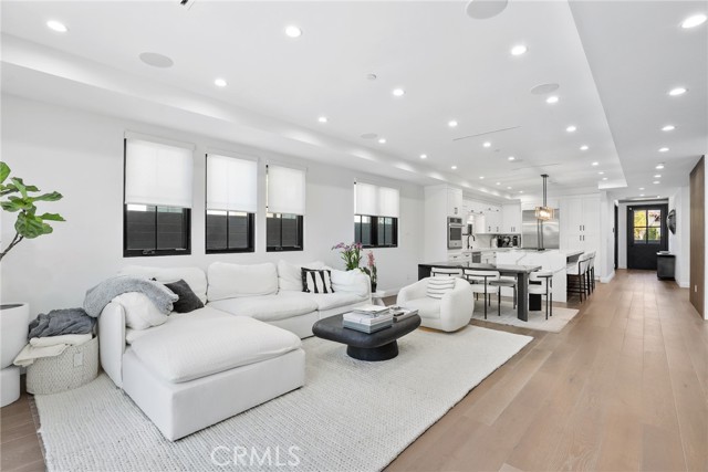 535 N Sierra Bonita Avenue, Los Angeles CA: https://media.crmls.org/medias/ac33820f-1c17-4153-9a82-34c22f764e1a.jpg