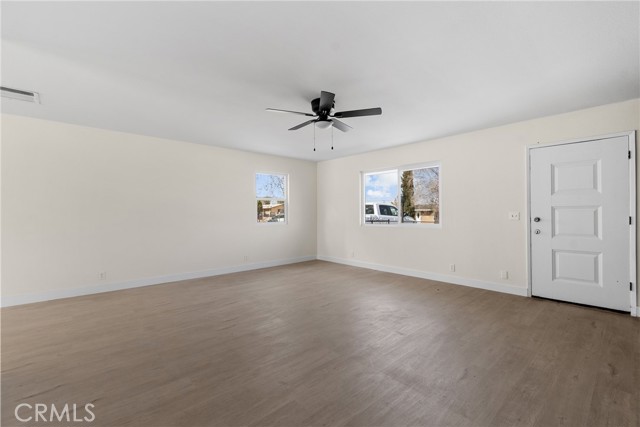 16245 Pine Street, Hesperia CA: https://media.crmls.org/medias/ac34c8fe-40aa-4b03-ae24-a75d2a9632d4.jpg