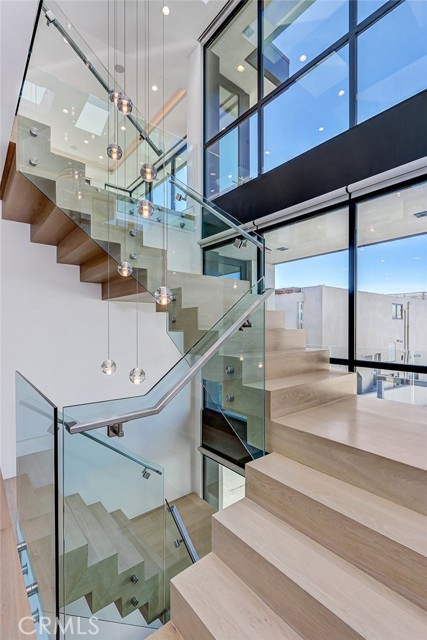 Detail Gallery Image 22 of 47 For 2016 Ocean, Manhattan Beach,  CA 90266 - 5 Beds | 5/2 Baths