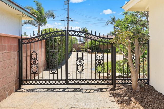 19558 E Dexter Street, Covina CA: https://media.crmls.org/medias/ac35d354-d441-4d90-81a0-019e7219e2d4.jpg