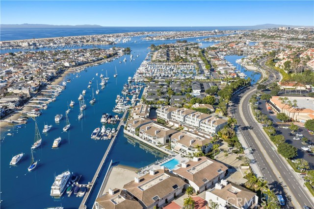 Detail Gallery Image 30 of 37 For 990 Bayside Cove #609,  Newport Beach,  CA 92660 - 3 Beds | 2 Baths