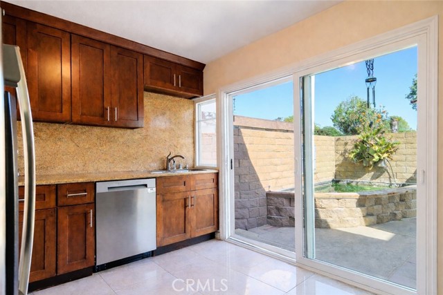 Detail Gallery Image 10 of 30 For 18237 Solano River Ct, Fountain Valley,  CA 92708 - 2 Beds | 2 Baths