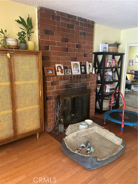 Detail Gallery Image 4 of 12 For 8900 Geyser Ave, Northridge,  CA 91324 - 3 Beds | 2 Baths