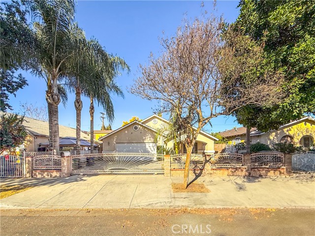 Detail Gallery Image 1 of 33 For 823 E 3rd St, Pomona,  CA 91766 - 4 Beds | 2 Baths