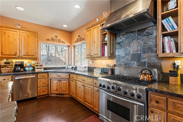 Detail Gallery Image 6 of 54 For 756 Brentwood Dr, Lake Arrowhead,  CA 92352 - 3 Beds | 3 Baths