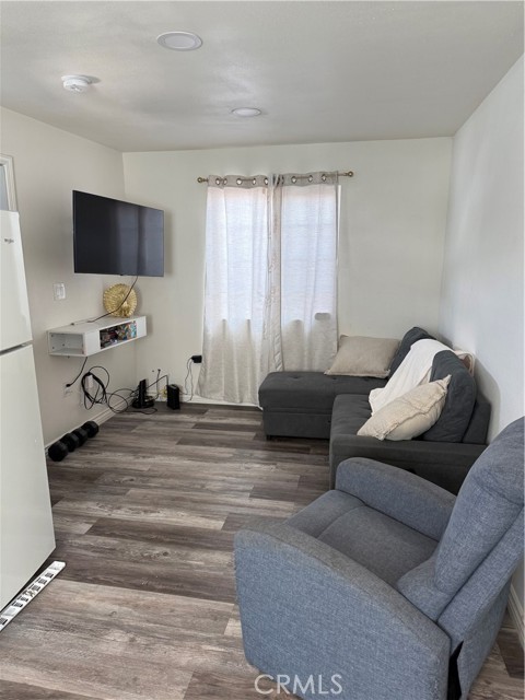 Detail Gallery Image 3 of 6 For 2743 N E 1/2, San Bernardino,  CA 92405 - 1 Beds | 1 Baths