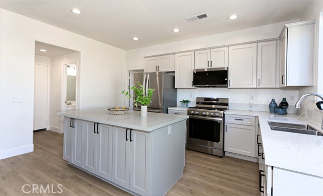 Detail Gallery Image 8 of 38 For 12596 Glen Canyon, Victorville,  CA 92395 - 5 Beds | 3 Baths