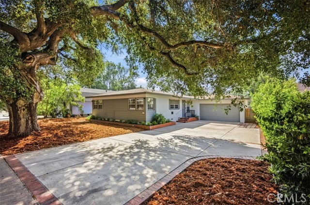 Detail Gallery Image 3 of 41 For 188 E Green, Claremont,  CA 91711 - 4 Beds | 2 Baths