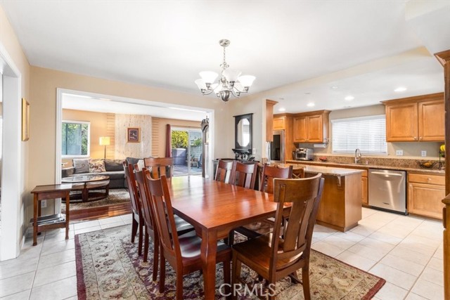 Detail Gallery Image 6 of 47 For 2909 S Rita Way, Santa Ana,  CA 92704 - 6 Beds | 4 Baths