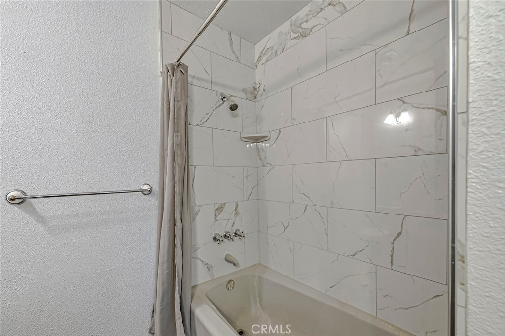 https://media.crmls.org/medias/ac408334-79d2-45a8-9e9a-95e27eedb441.jpg?preset=X-Large