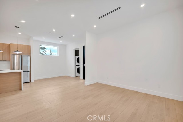 Detail Gallery Image 10 of 22 For 16514 San Fernando Mission Blvd, Granada Hills,  CA 91344 - 3 Beds | 2/1 Baths