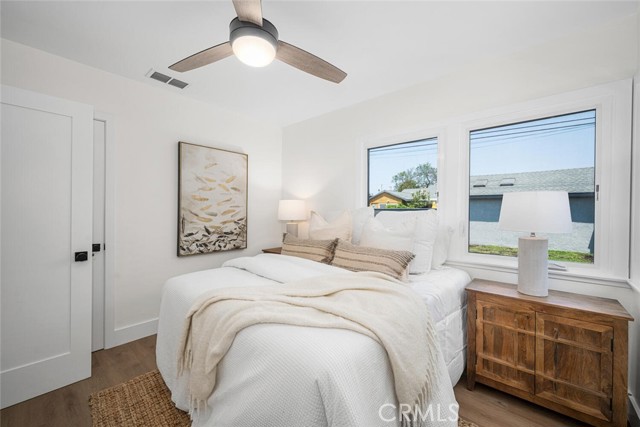 2312 Iroquois Avenue, Long Beach CA: https://media.crmls.org/medias/ac41fa79-7c7a-40c9-9201-0d7245334dd3.jpg