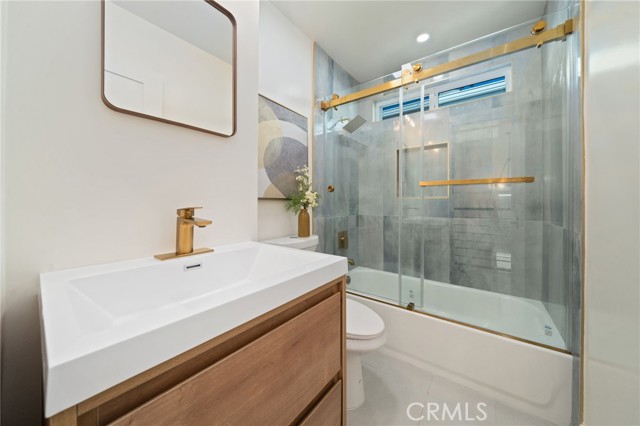 Detail Gallery Image 18 of 29 For 332 Flint Ave, Long Beach,  CA 90814 - 3 Beds | 3 Baths