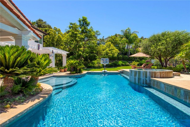 Detail Gallery Image 39 of 50 For 3941 Rock Hampton Dr, Tarzana,  CA 91356 - 5 Beds | 3 Baths