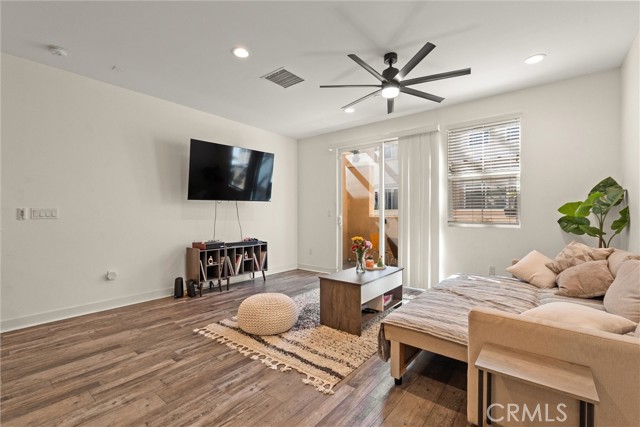 Detail Gallery Image 9 of 31 For 7679 Sunflower, Pico Rivera,  CA 90660 - 3 Beds | 3 Baths