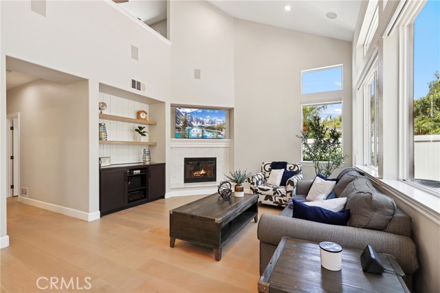 8047 E Hampshire Road, Orange CA: https://media.crmls.org/medias/ac4503ac-a0e4-4ee6-a9df-065d98849625.jpg