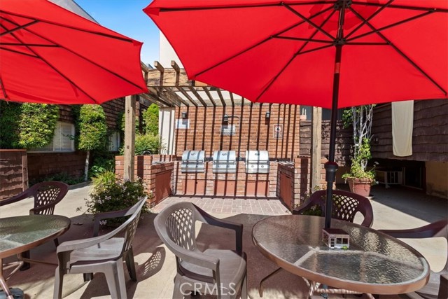 5403 Newcastle Avenue, Encino CA: https://media.crmls.org/medias/ac455eb1-478f-4239-839b-e5936465d027.jpg
