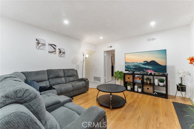 Detail Gallery Image 35 of 43 For 540 W 118th St, Los Angeles,  CA 90044 - 6 Beds | 5 Baths