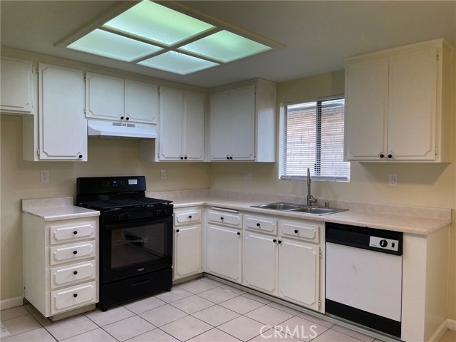 Detail Gallery Image 5 of 13 For 150 E Baseline Rd a,  San Dimas,  CA 91773 - 2 Beds | 2 Baths