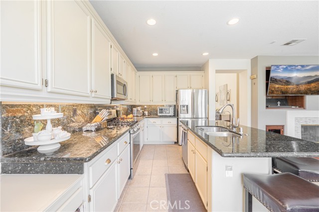 Detail Gallery Image 5 of 43 For 28692 Placerview, Saugus,  CA 91390 - 4 Beds | 3 Baths