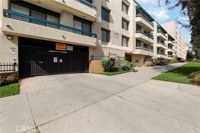 435 S La Fayette Park Place, Los Angeles CA: https://media.crmls.org/medias/ac47d0e3-4c8a-4c62-965f-779f129328c2.jpg
