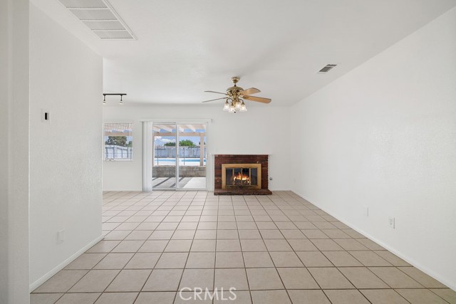 Detail Gallery Image 6 of 48 For 12867 Banyon Tree Ln, Victorville,  CA 92392 - 2 Beds | 2 Baths